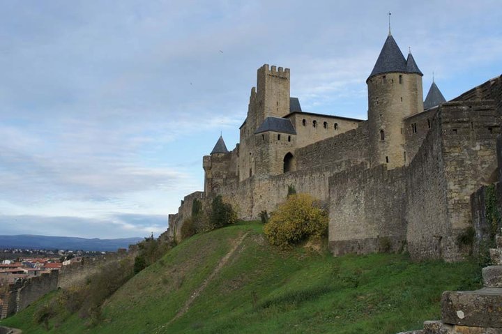 La forteresse surplombant la vallée